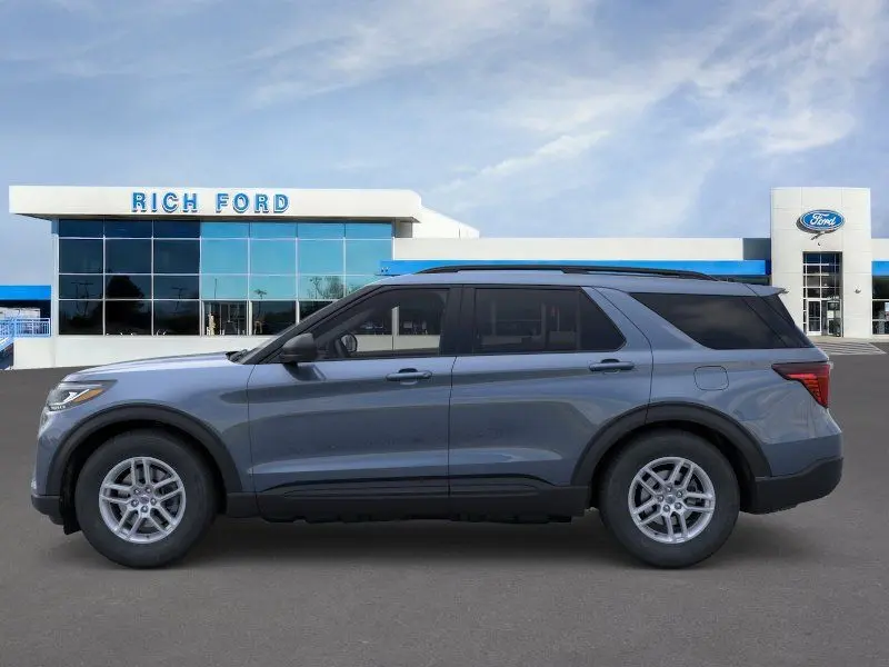 2026 Ford Explorer undefined photo 3