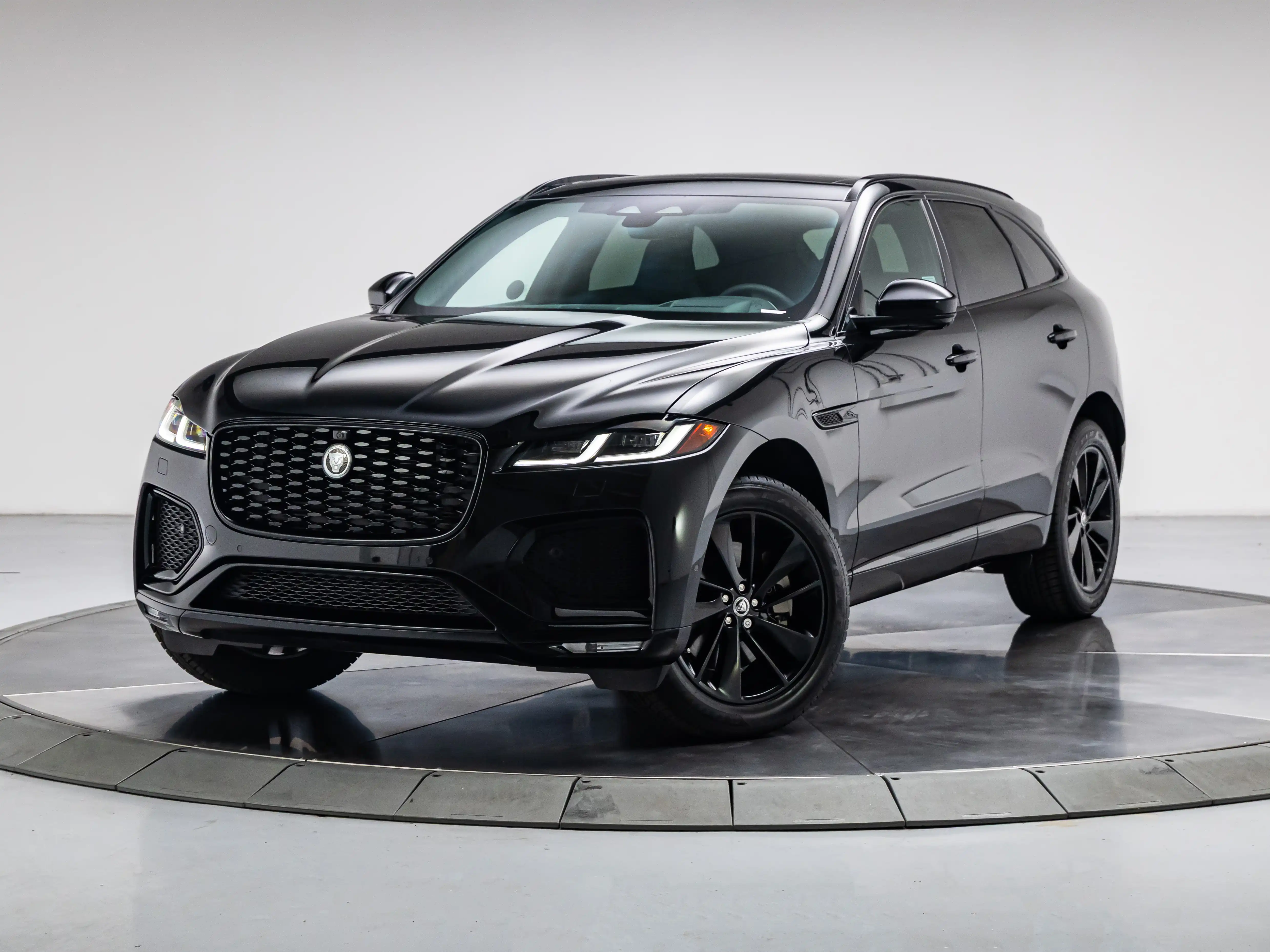 2026 Jaguar F-PACE P250 R-Dynamic S's photo