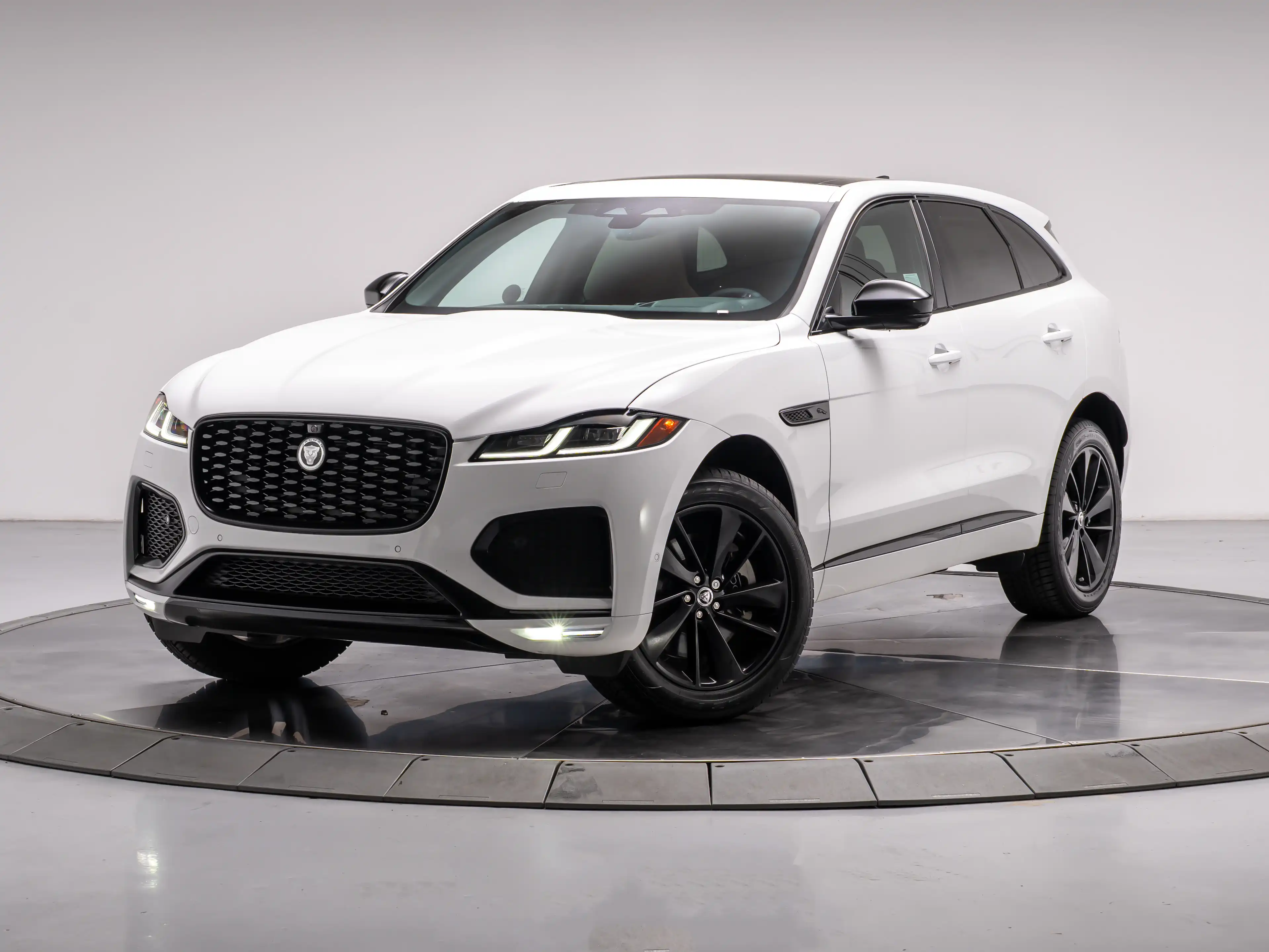 2026 Jaguar F-PACE P250 R-Dynamic S's photo