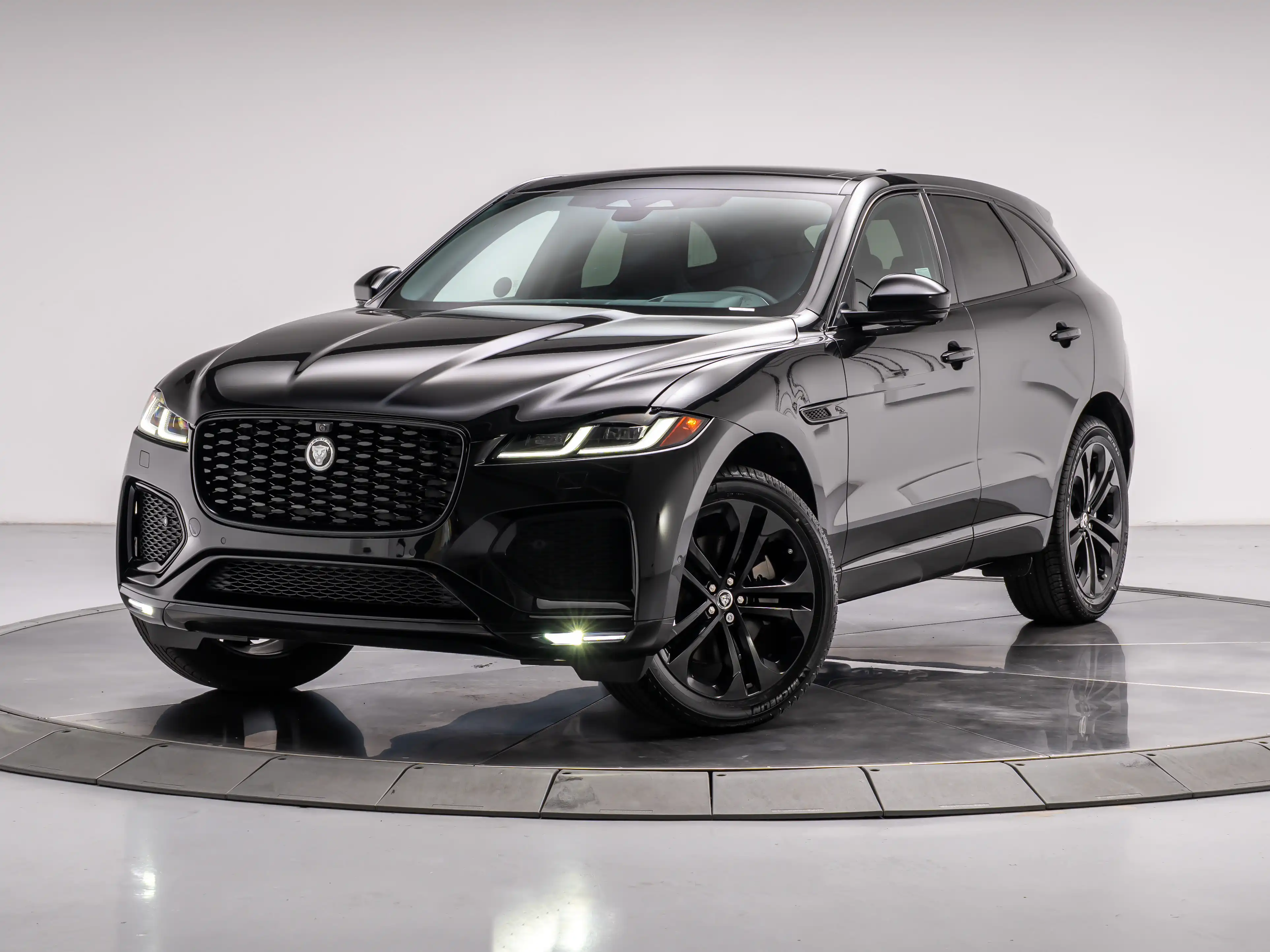 2026 Jaguar F-PACE P250 R-Dynamic S's photo