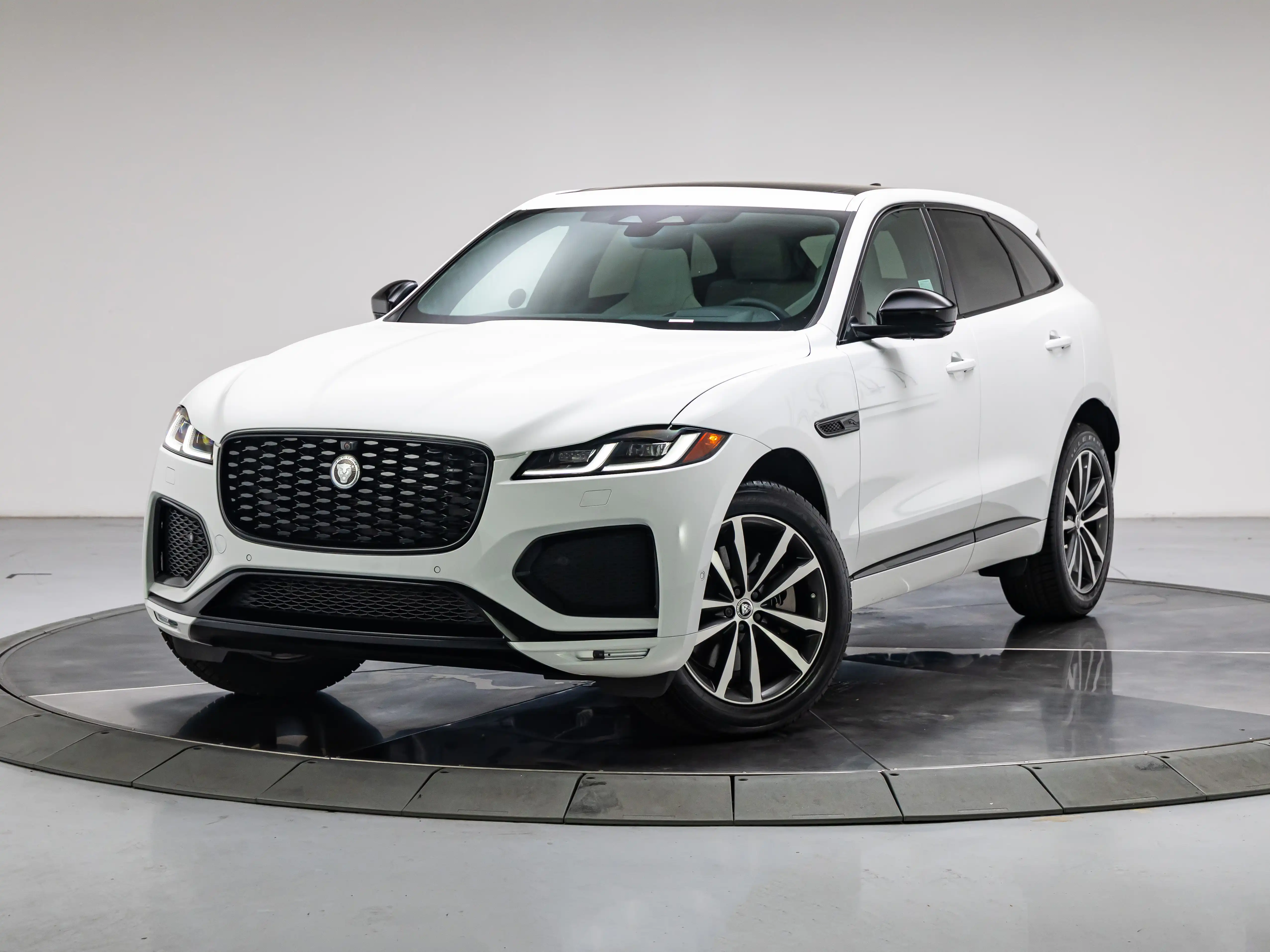 2026 Jaguar F-PACE P250 R-Dynamic S's photo