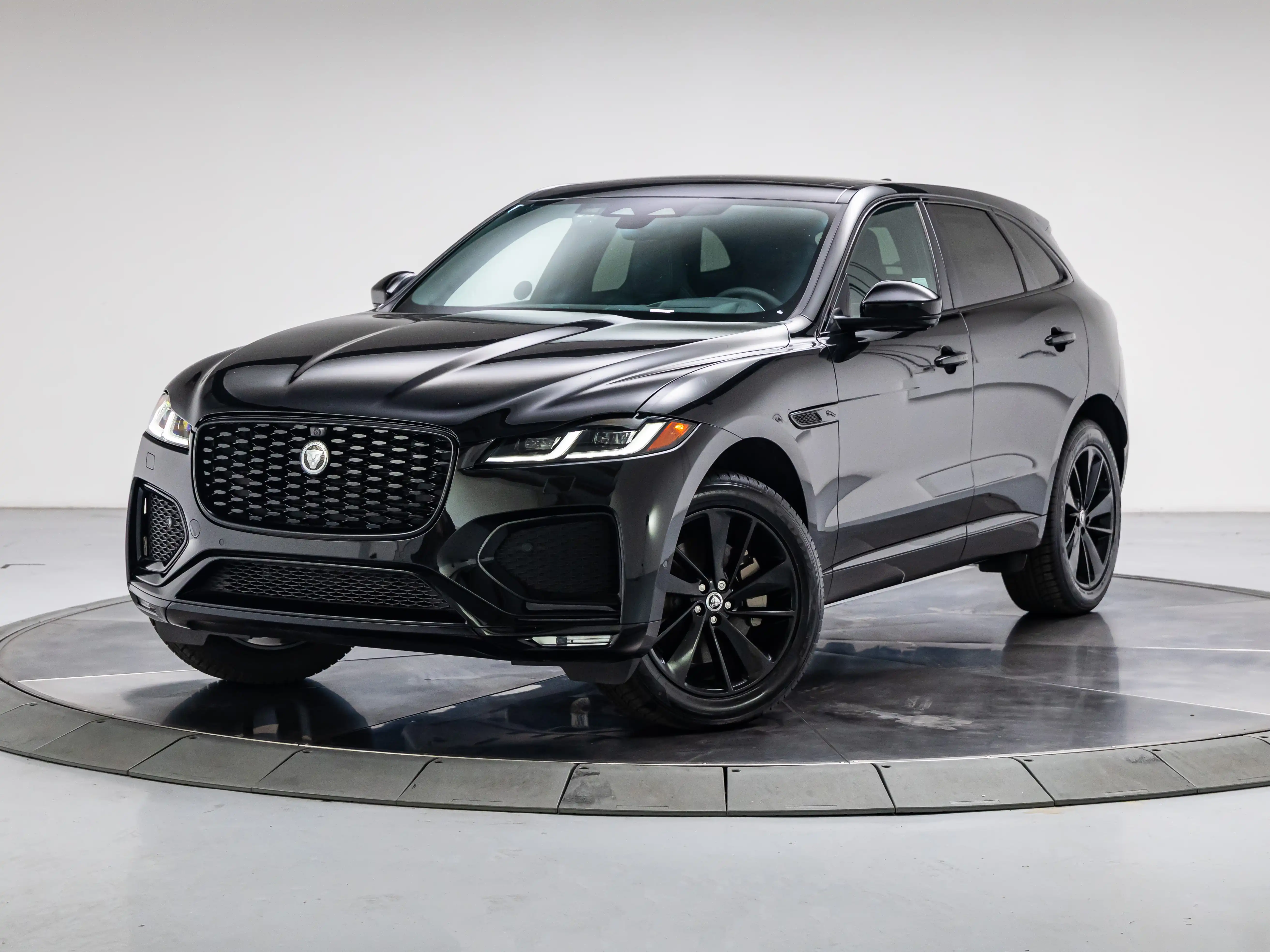 2026 Jaguar F-PACE P250 R-Dynamic S's photo
