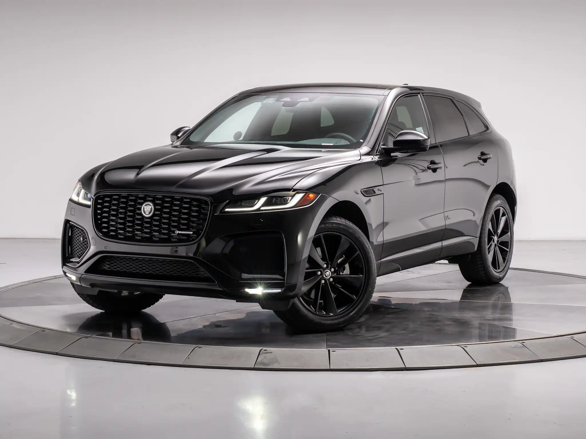 2025 Jaguar F-PACE P250 R-Dynamic S's photo