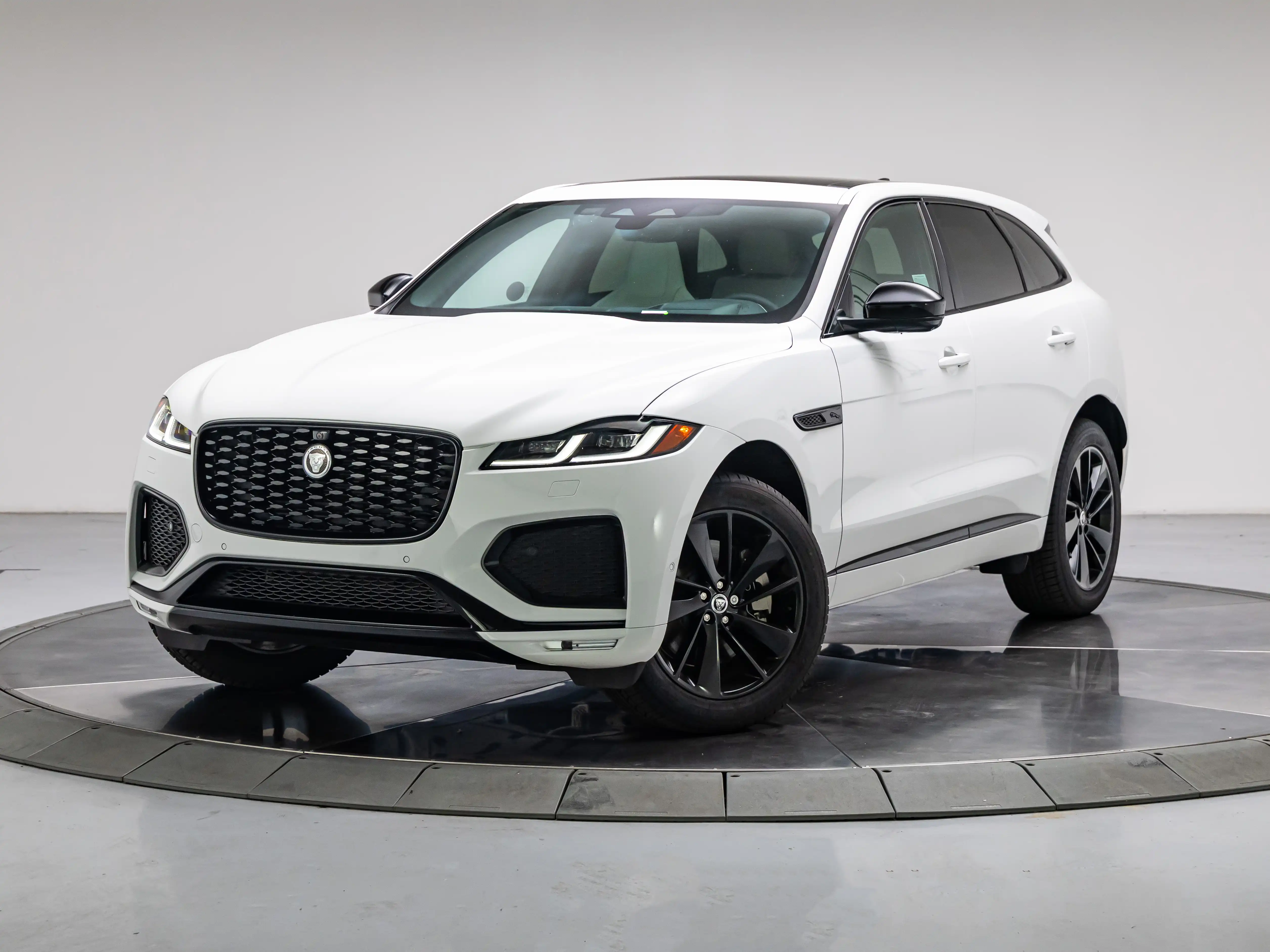 2026 Jaguar F-PACE P250 R-Dynamic S's photo