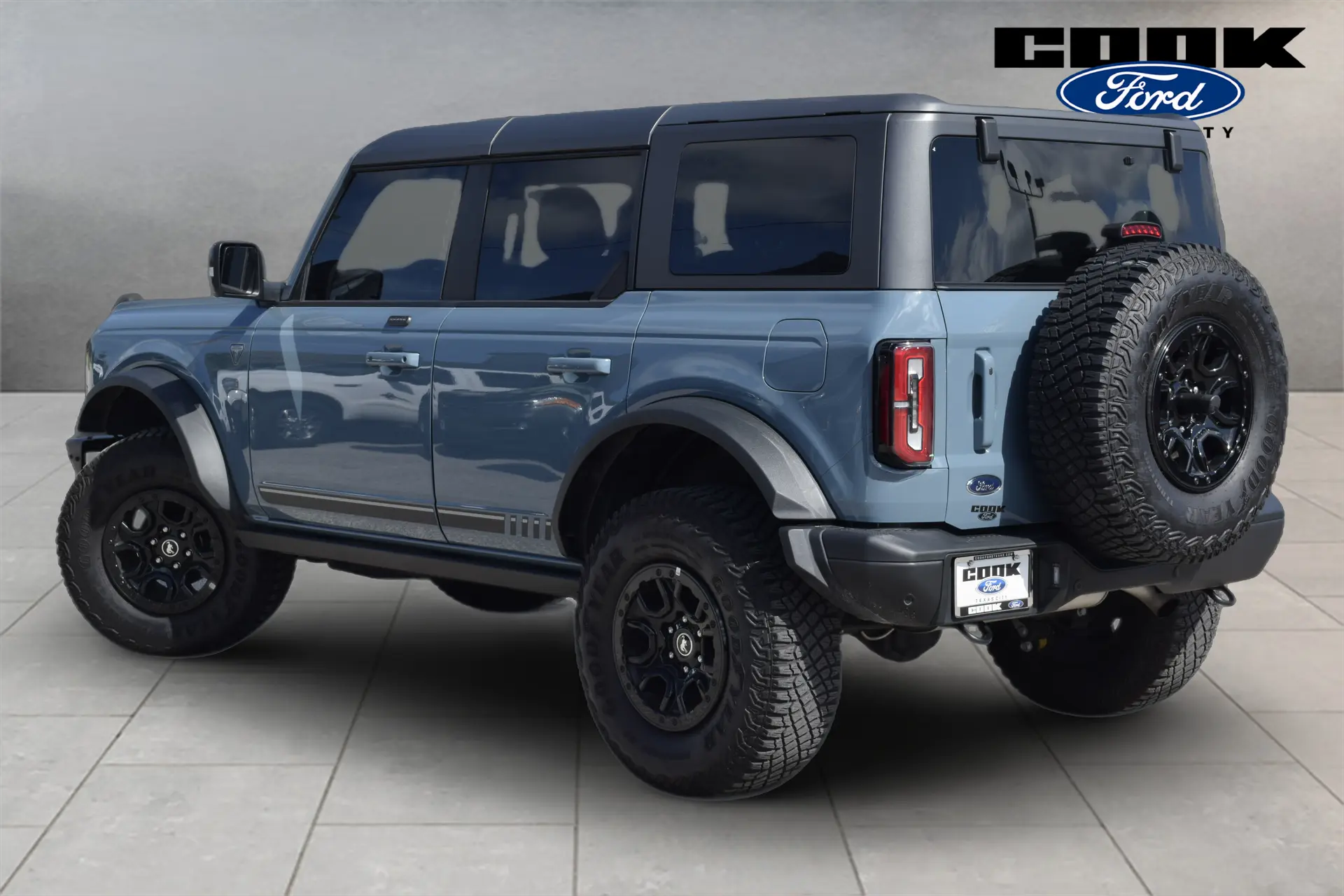 2021 Ford Bronco First Edition Advanced 4x4 photo 3