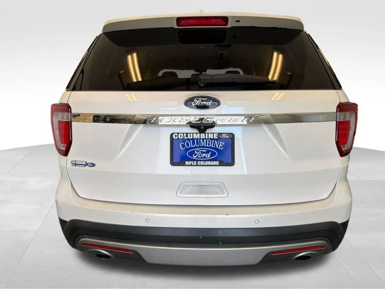 2017 Ford Explorer XLT 4WD photo 3