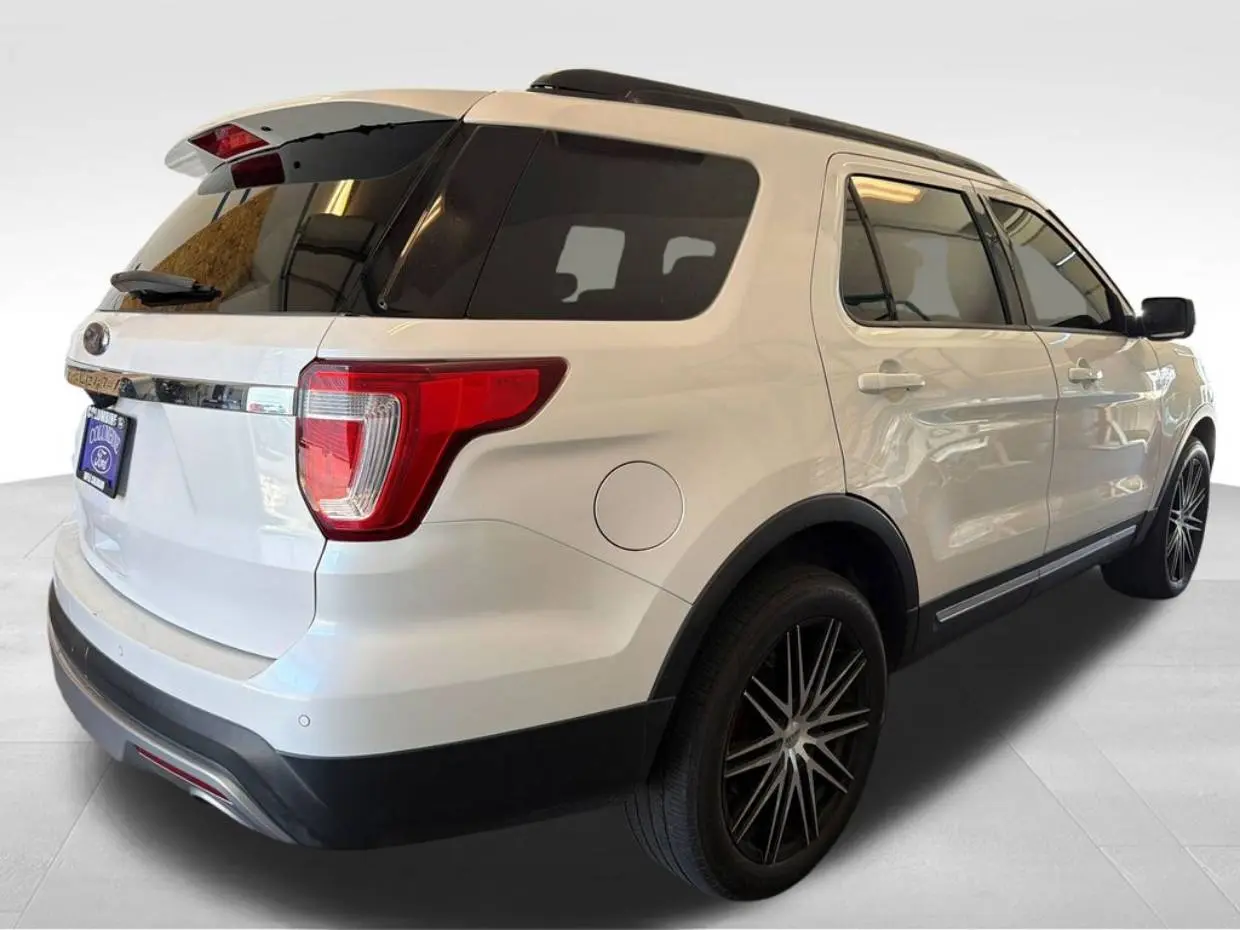 2017 Ford Explorer XLT 4WD photo 5