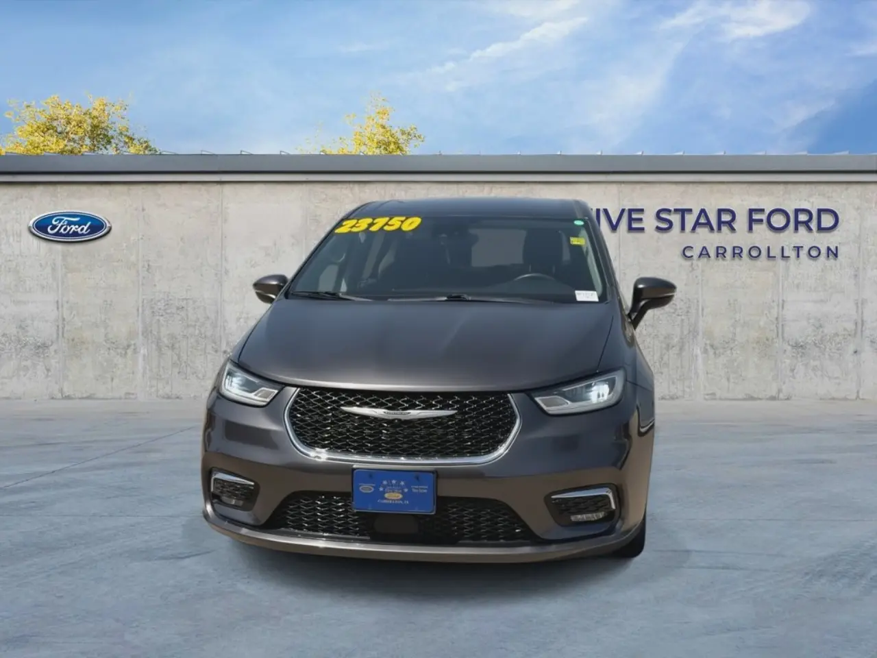 2023 Chrysler Pacifica Touring L photo 3