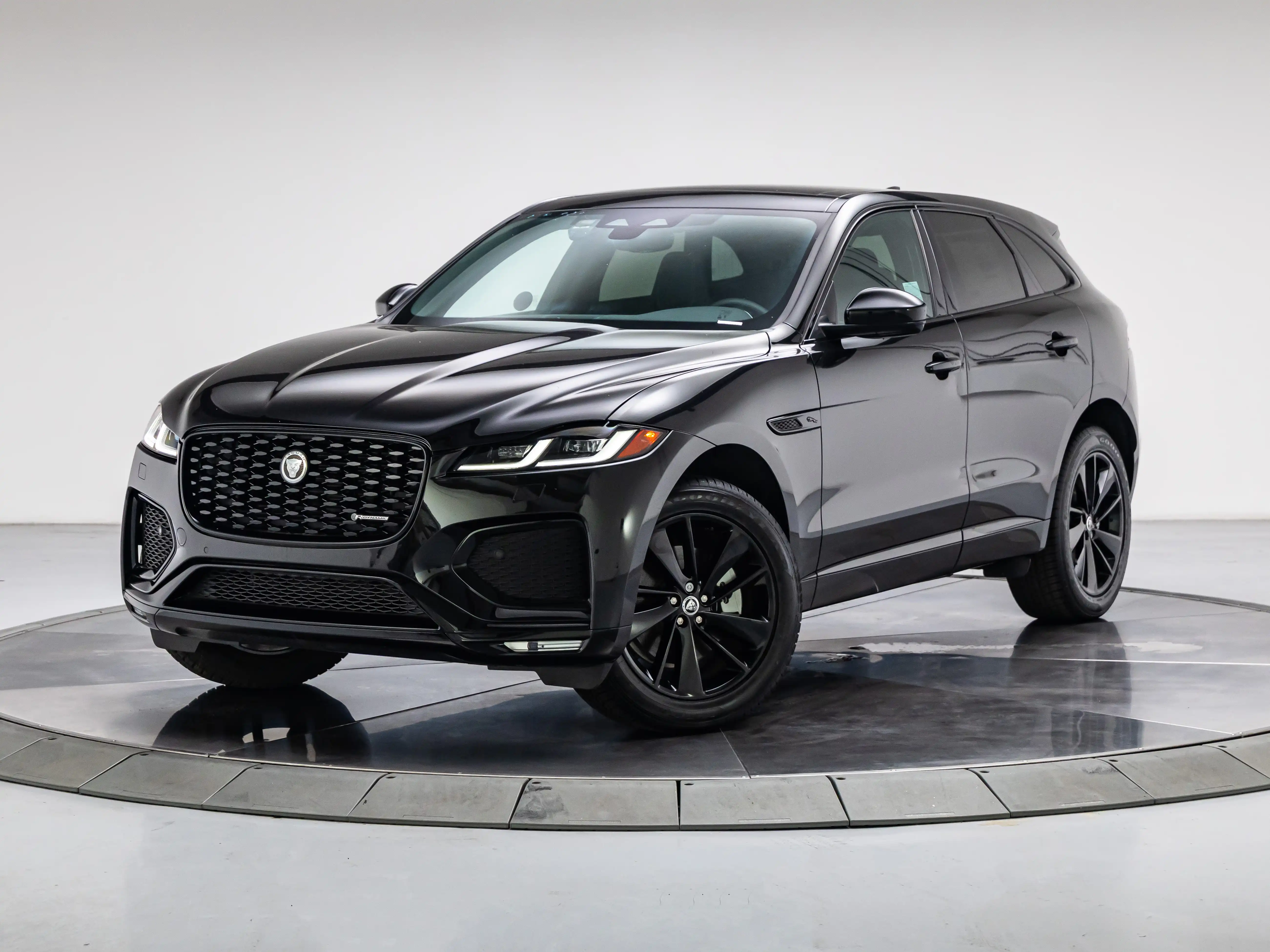 2025 Jaguar F-PACE P250 R-Dynamic S's photo