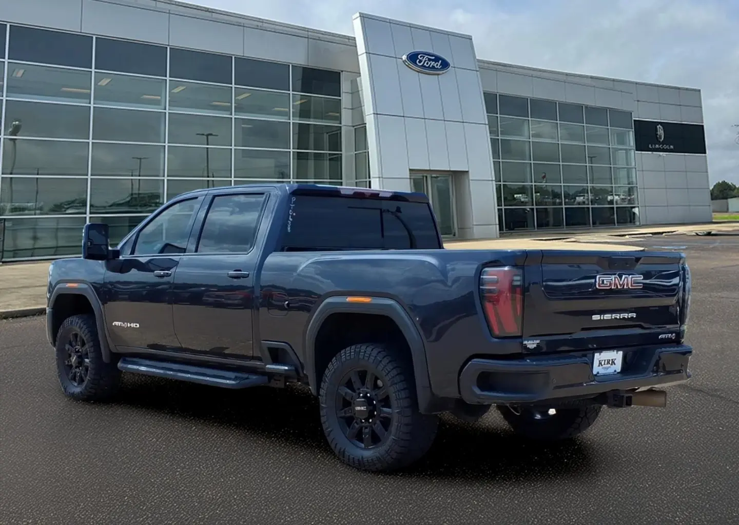 2024 GMC Sierra AT4 4WD Crew Cab Standard Box photo 3