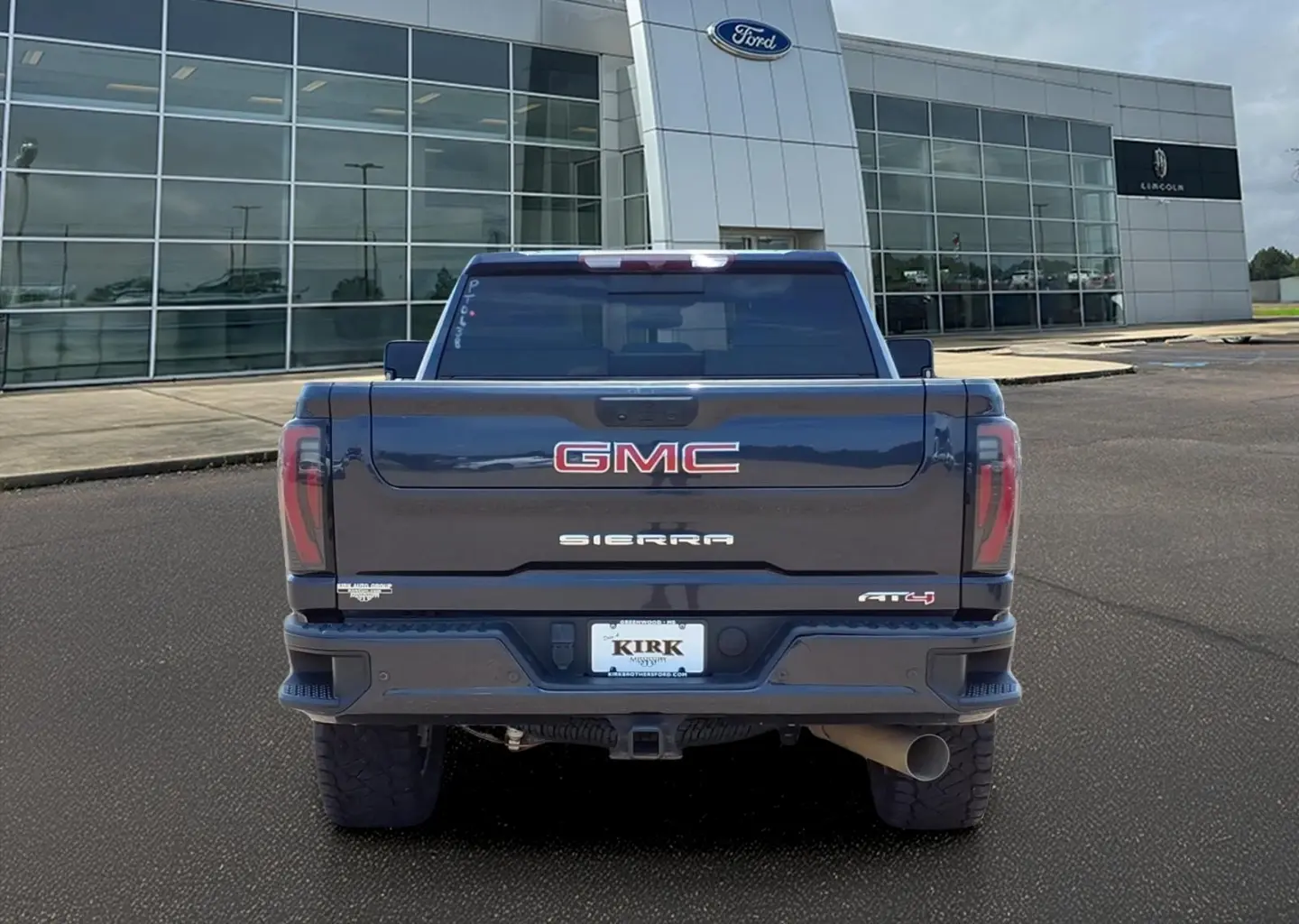 2024 GMC Sierra AT4 4WD Crew Cab Standard Box photo 4