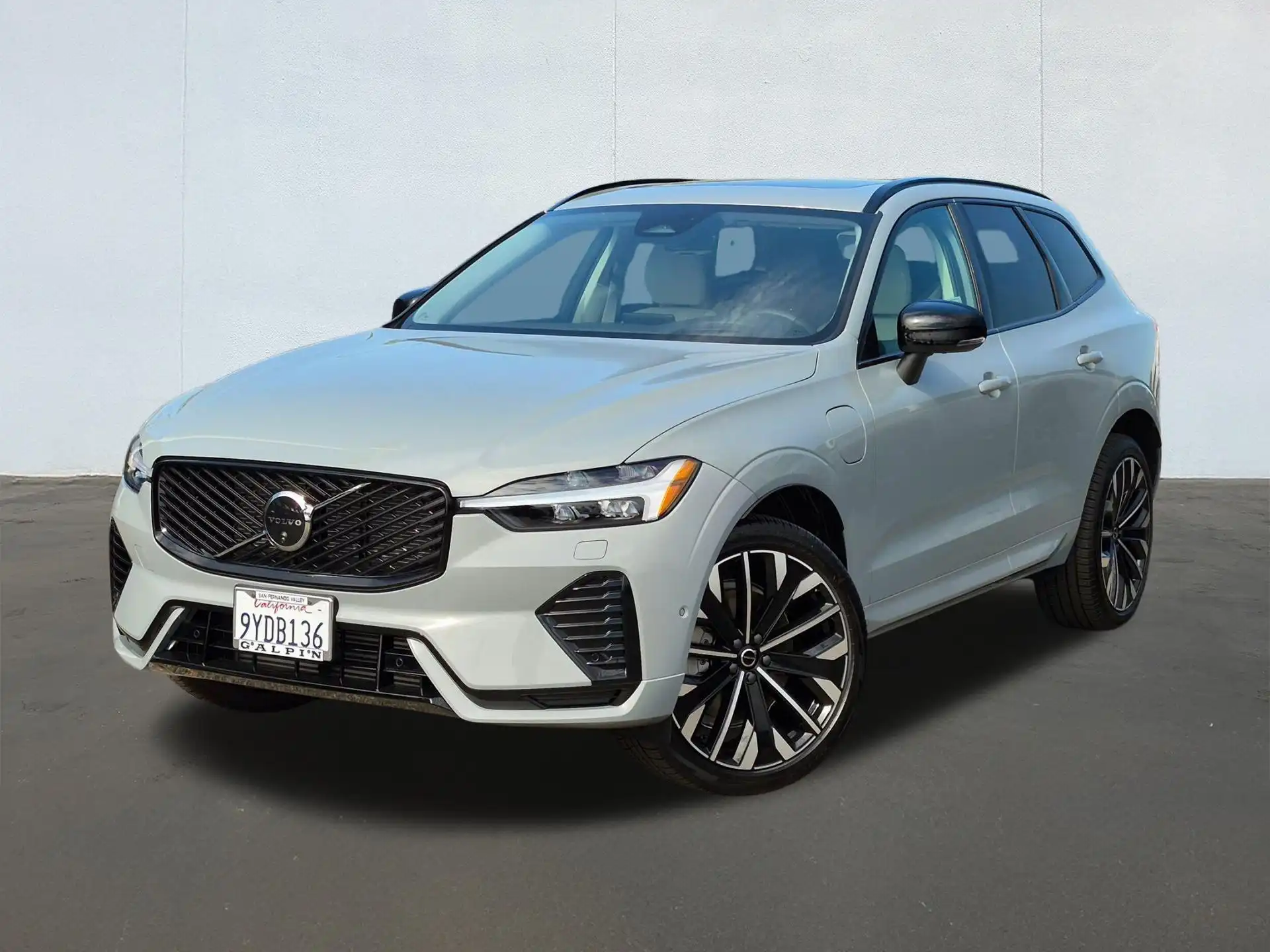 2026 Volvo XC60 T8 Ultra Dark AWD's photo