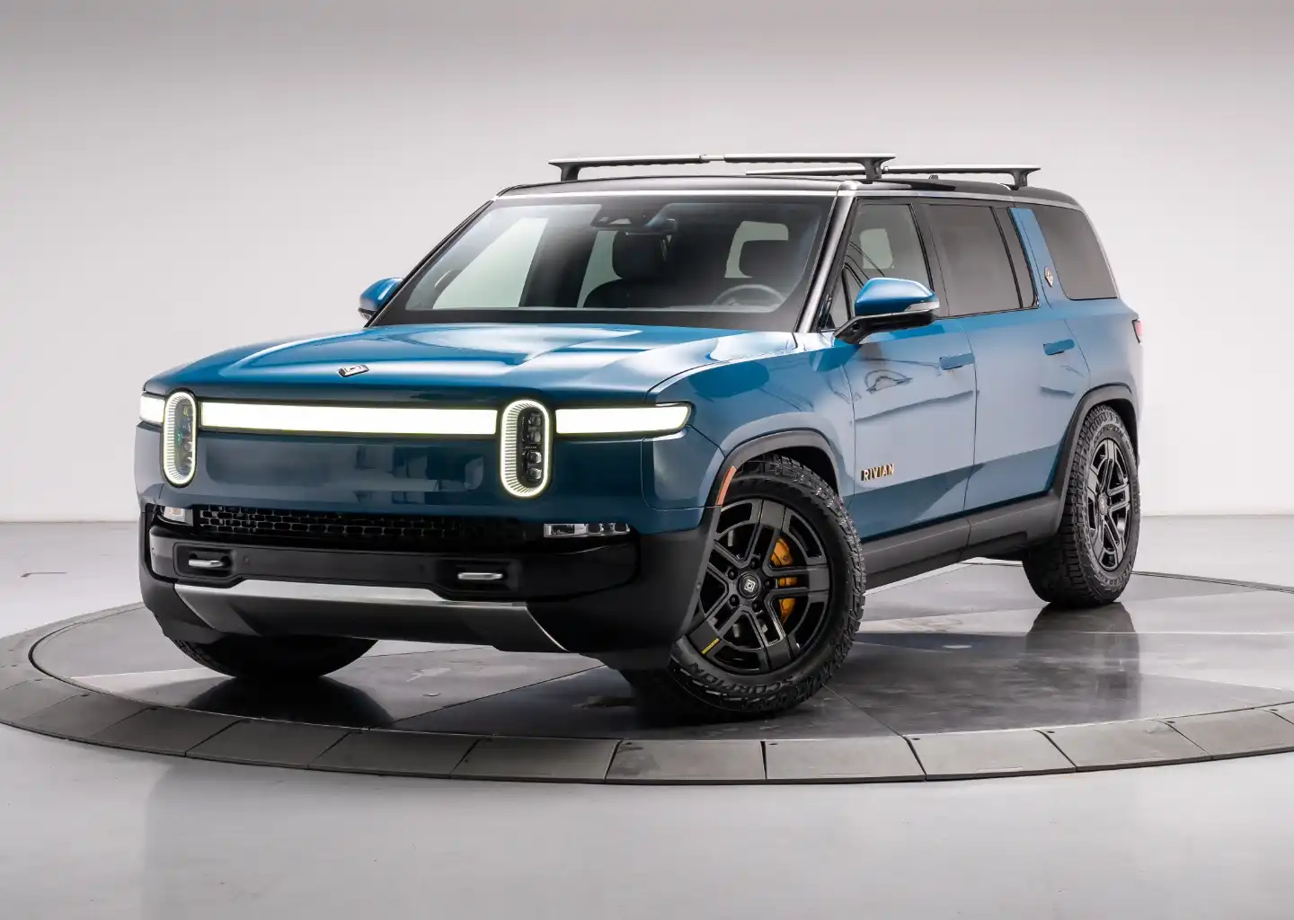 2023 Rivian R1S Adventure Quad-Motor Large Pack's photo