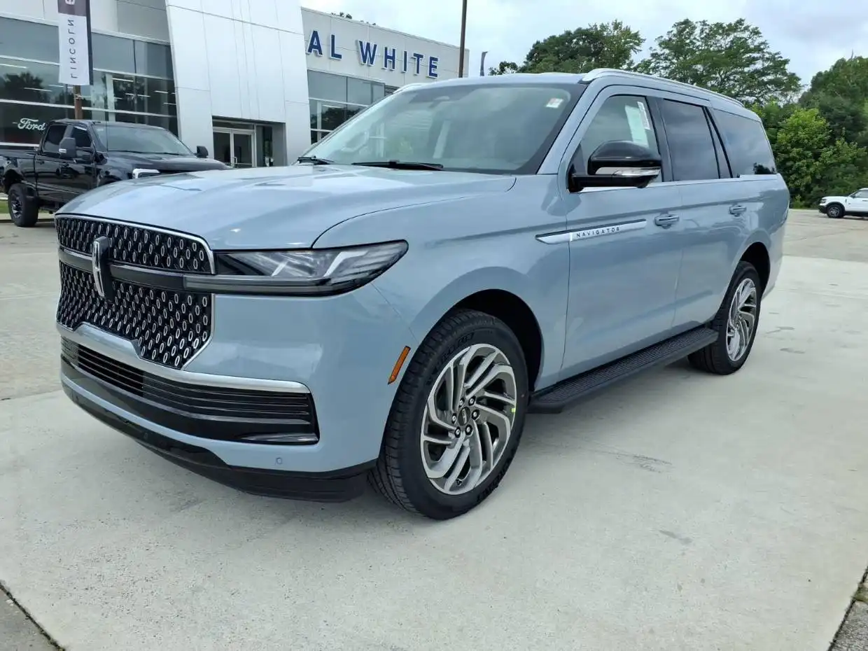 2027 Lincoln Navigator Premiere AWD's photo