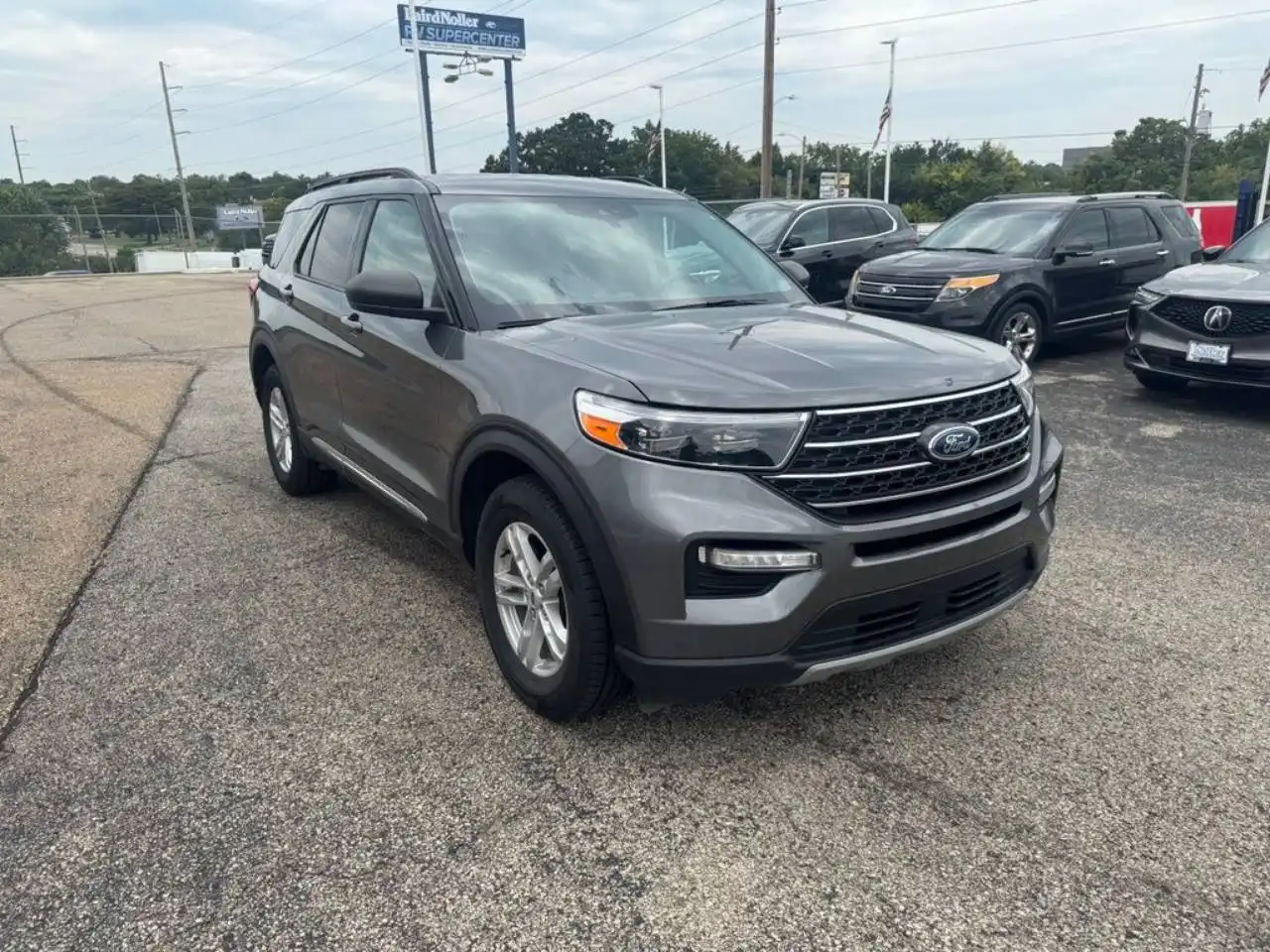 2023 Ford Explorer XLT 4WD's photo