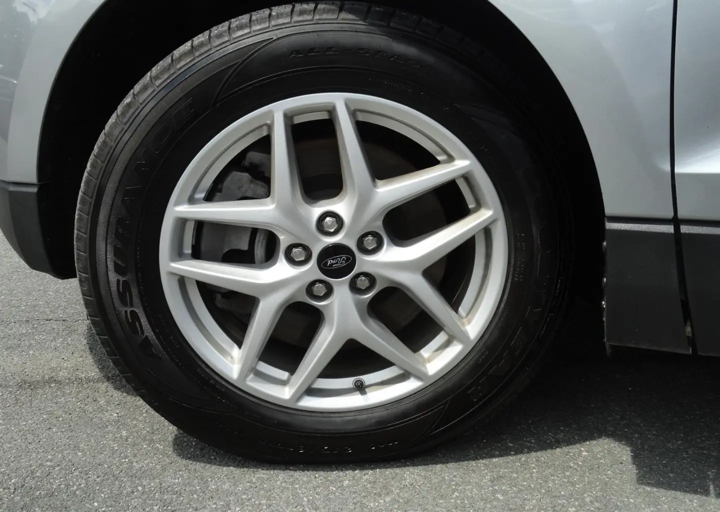 2023 Ford Edge SEL AWD photo 3
