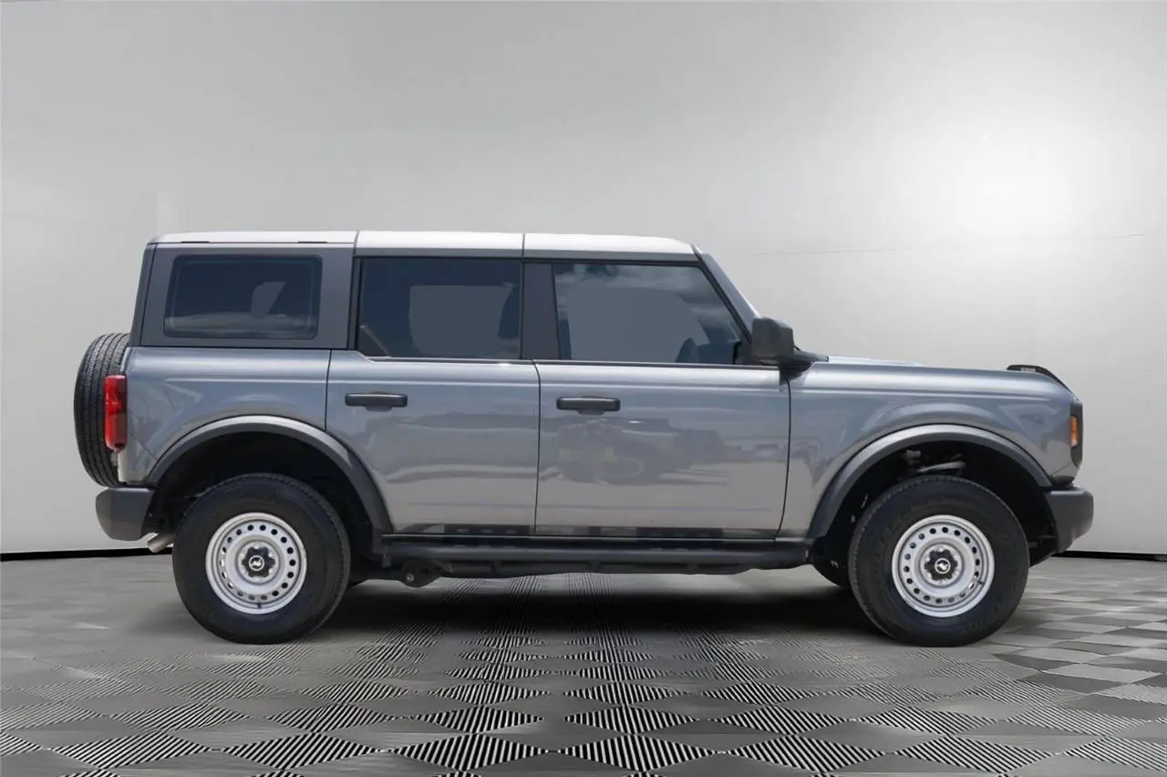 2025 Ford Bronco Base 4x4 photo 4