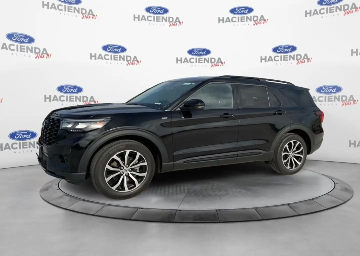 2026 Ford Explorer ST-LINE RWD's photo