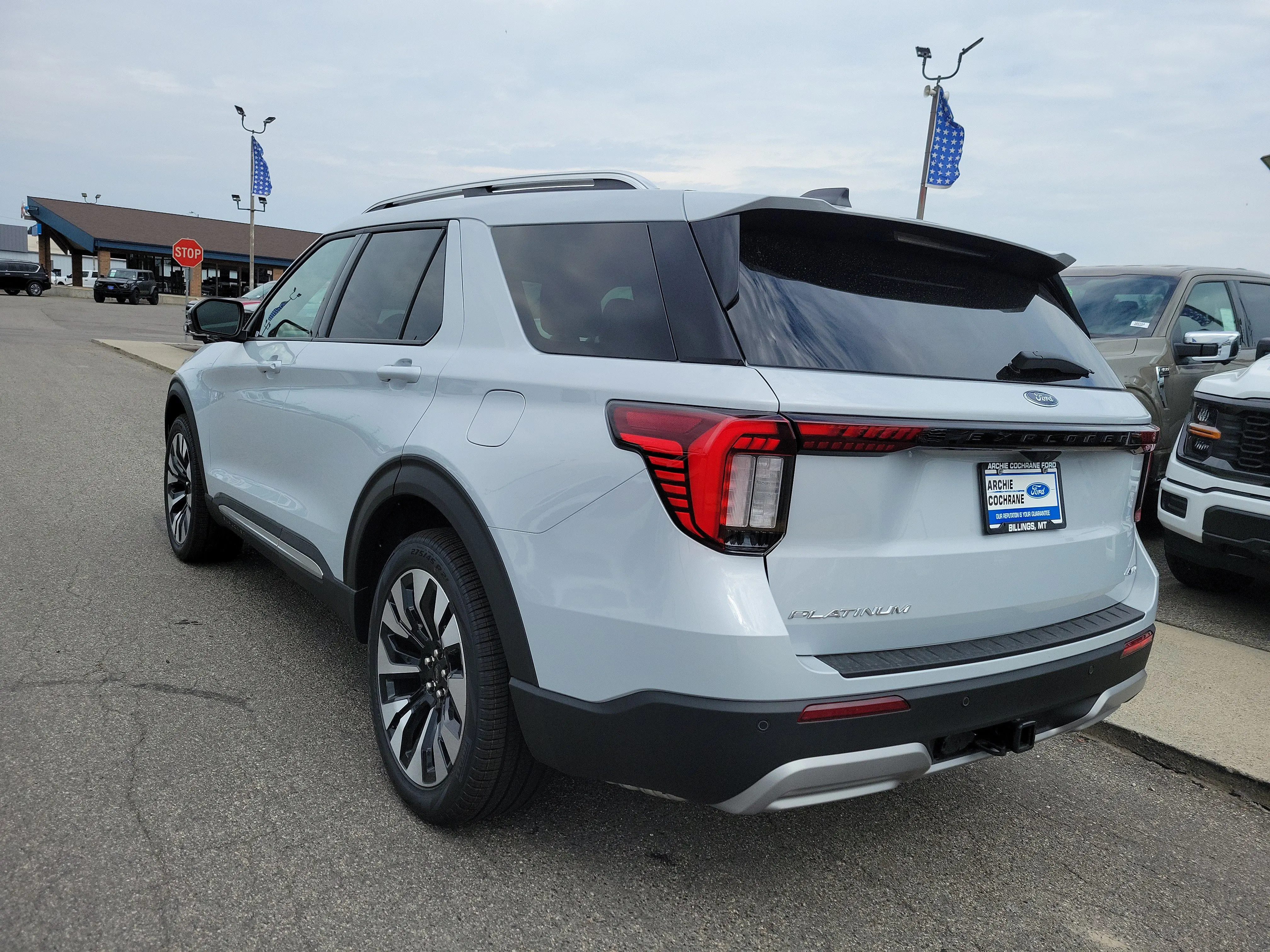 2026 Ford Explorer Platinum 4WD photo 3