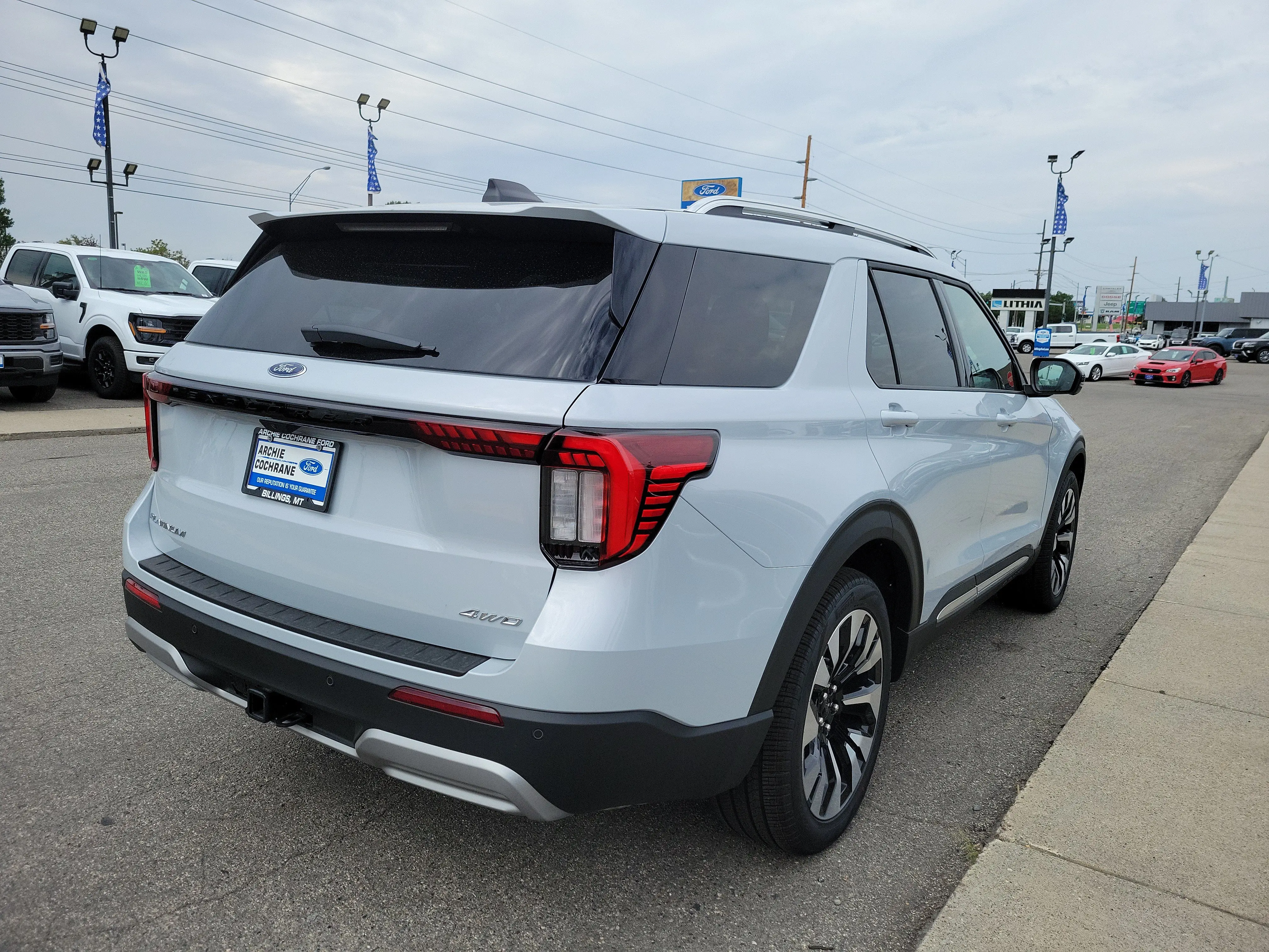 2026 Ford Explorer Platinum 4WD photo 5