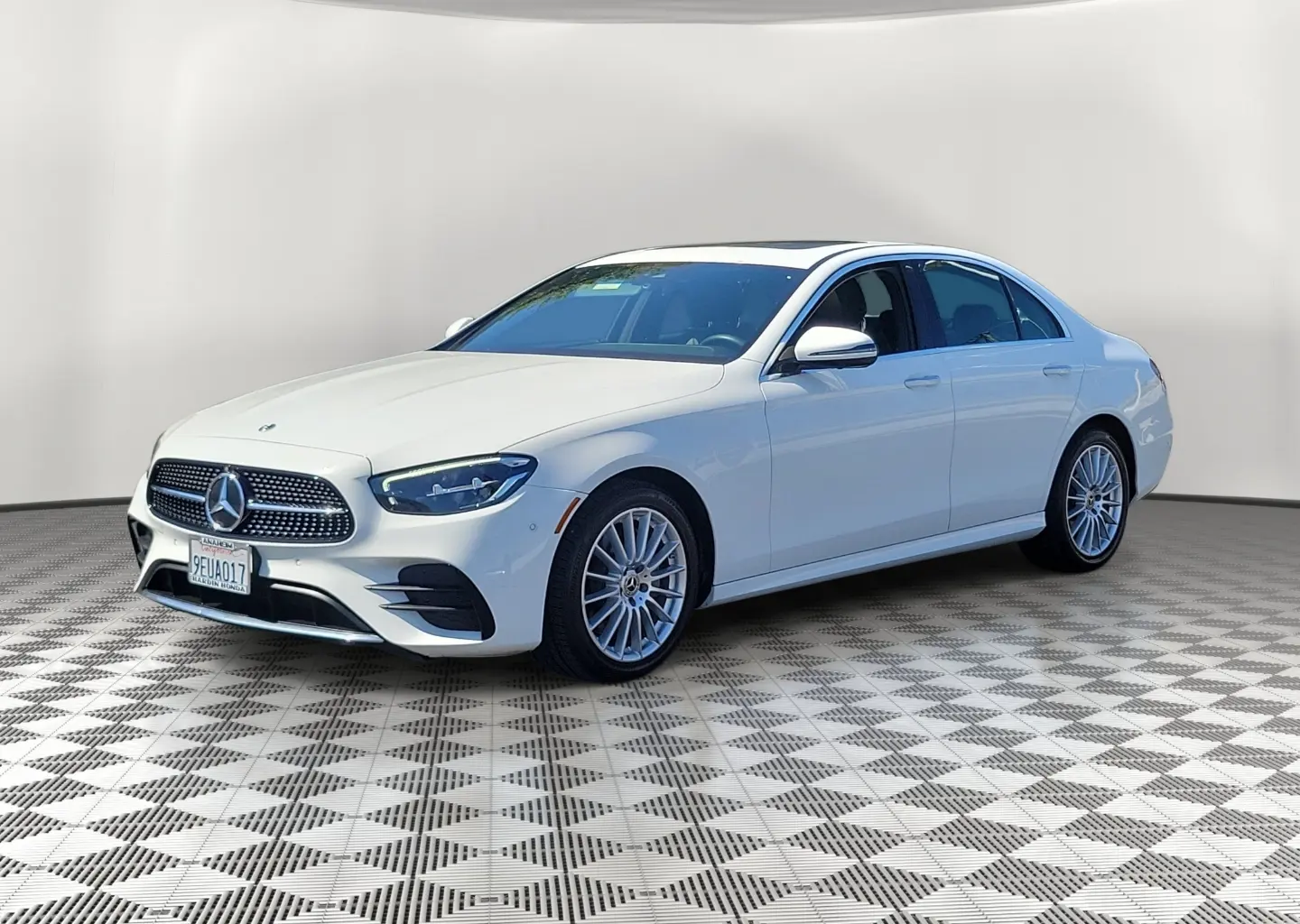 2023 Mercedes-Benz E-Class E350 photo 3