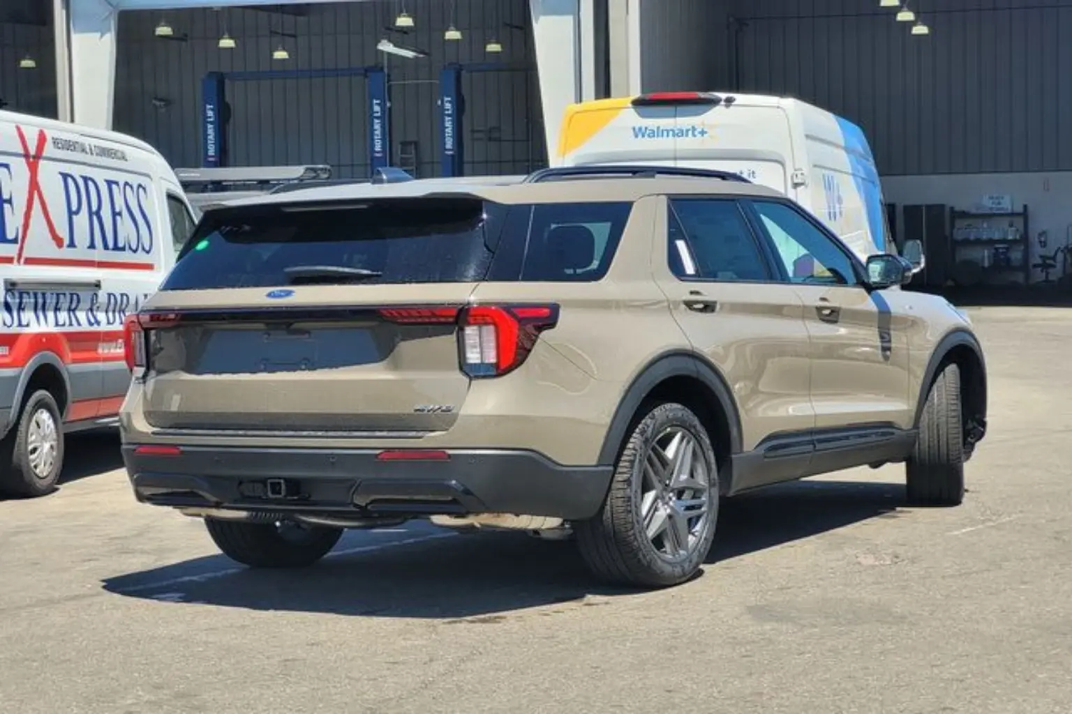 2026 Ford Explorer ST-LINE 4WD photo 4