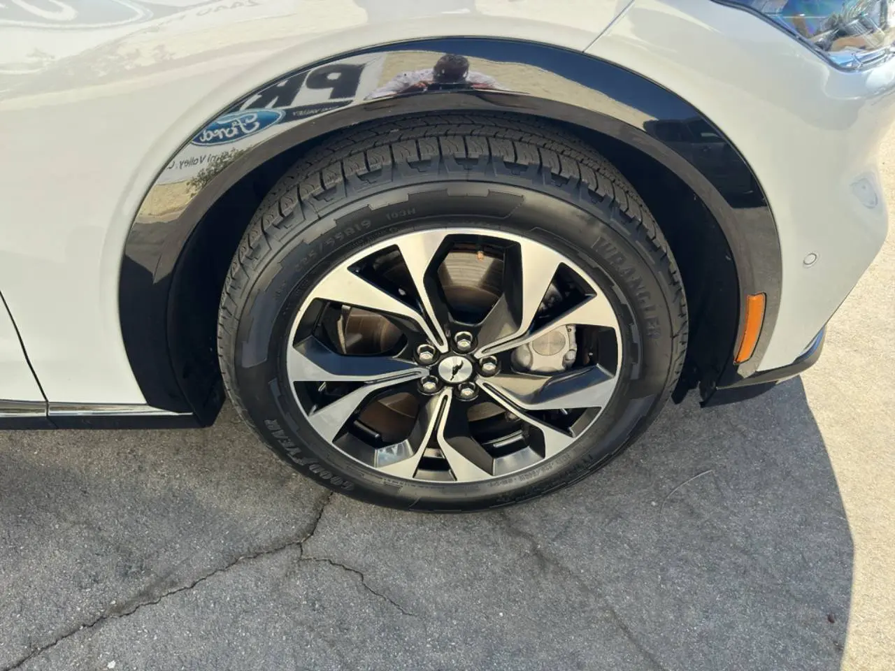2023 Ford Mustang-Mach-e Premium photo 5