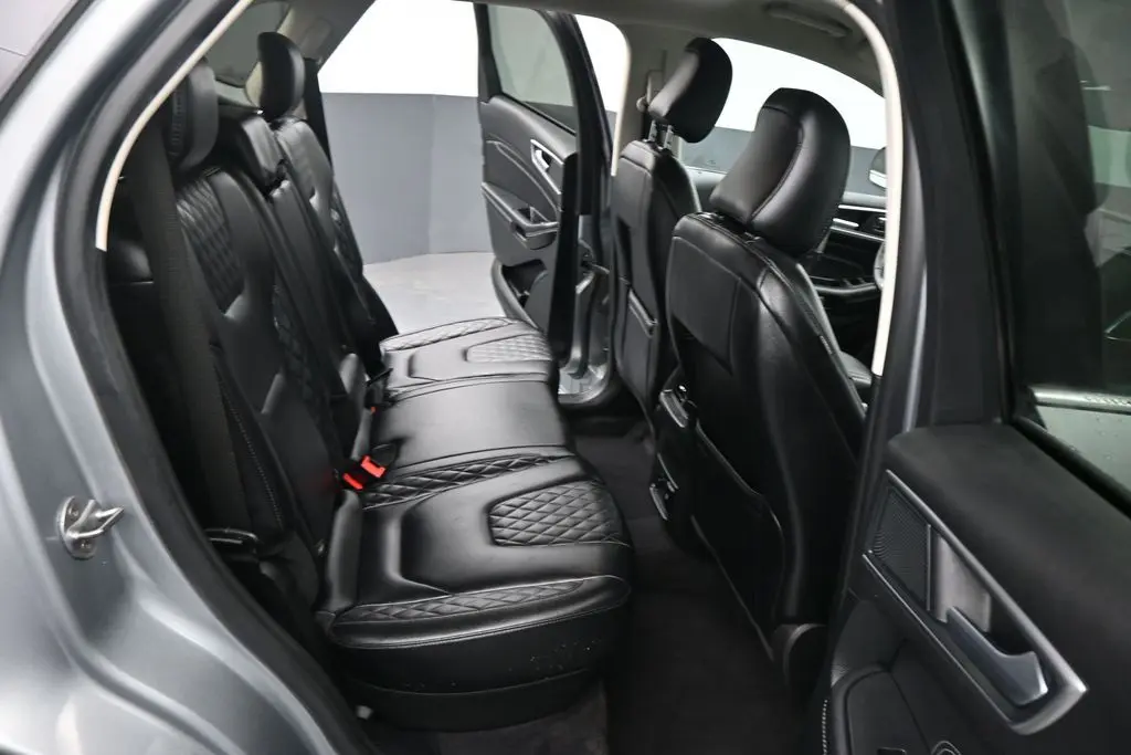 2024 Ford Edge Titanium AWD photo 3