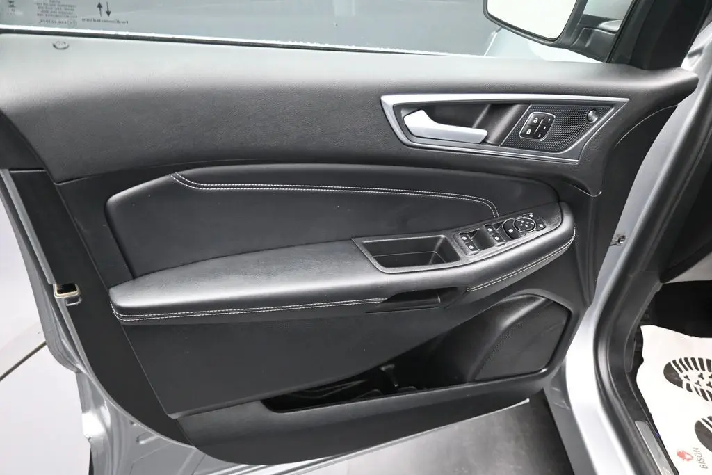2024 Ford Edge Titanium AWD photo 5