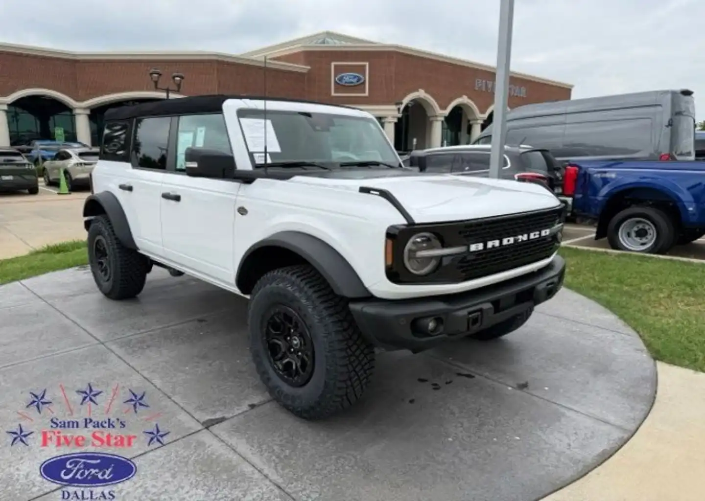 2023 Ford Bronco Wildtrak 4x4's photo