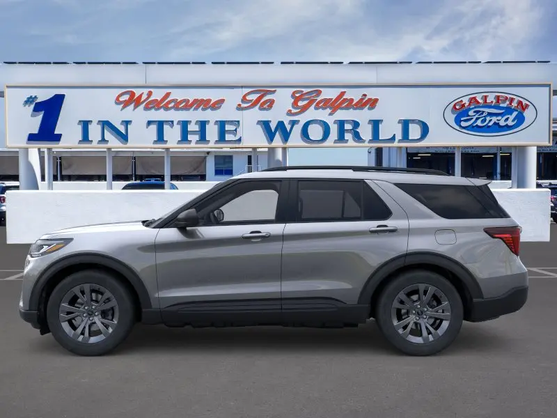 2026 Ford Explorer Active 4WD photo 3