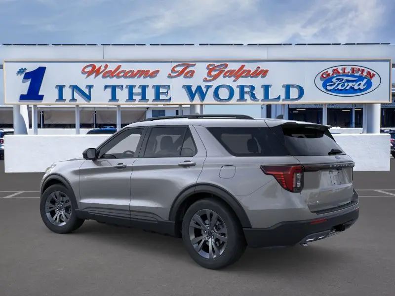 2026 Ford Explorer Active 4WD photo 4