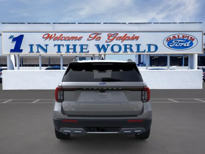 2026 Ford Explorer Active 4WD photo 5