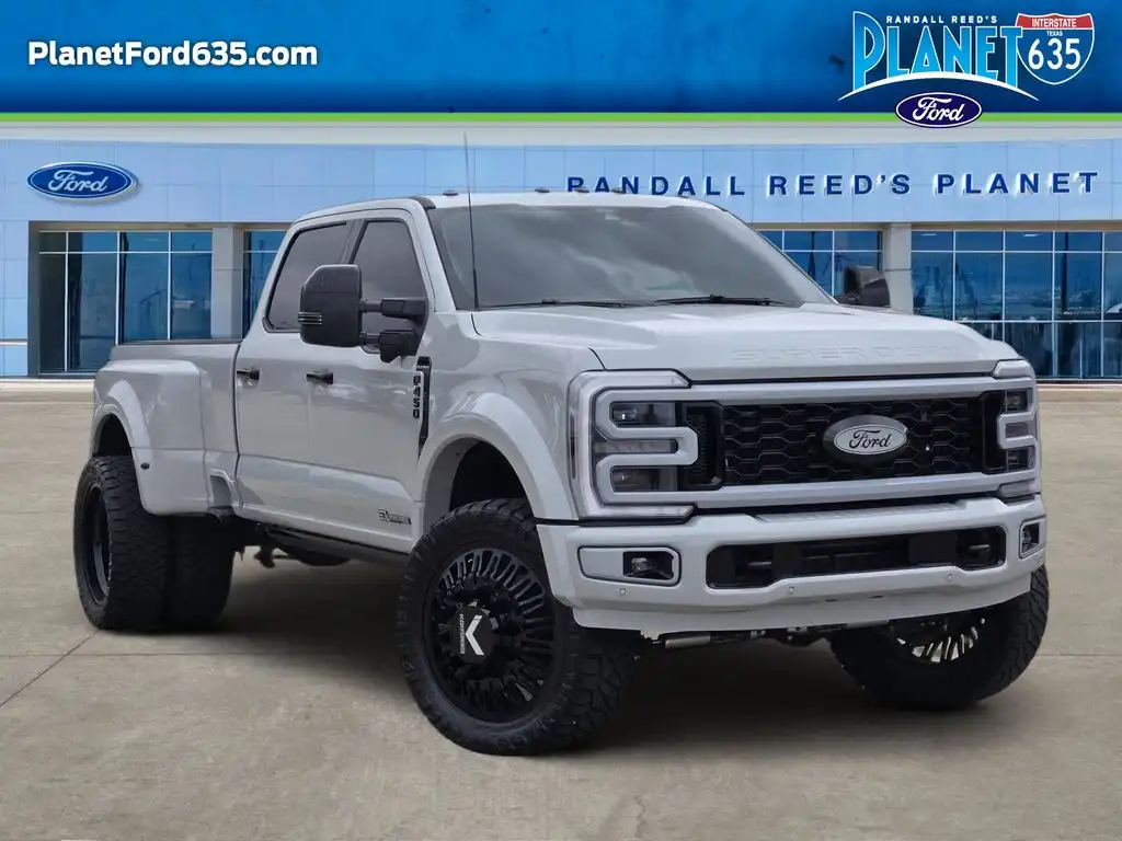 2026 Ford F-450 Platinum 4x4 Crew Cab 8' Box DRW's photo