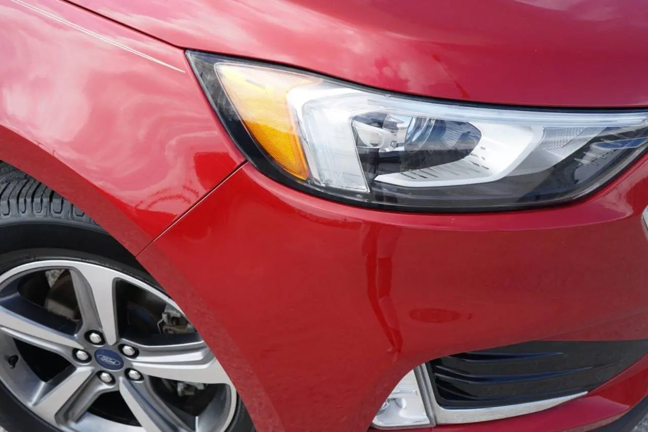 2020 Ford Edge SEL photo 3