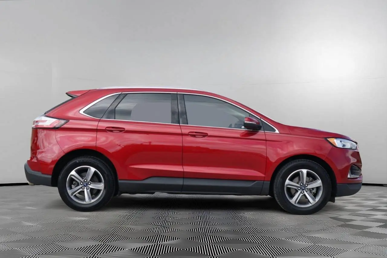 2020 Ford Edge SEL photo 4