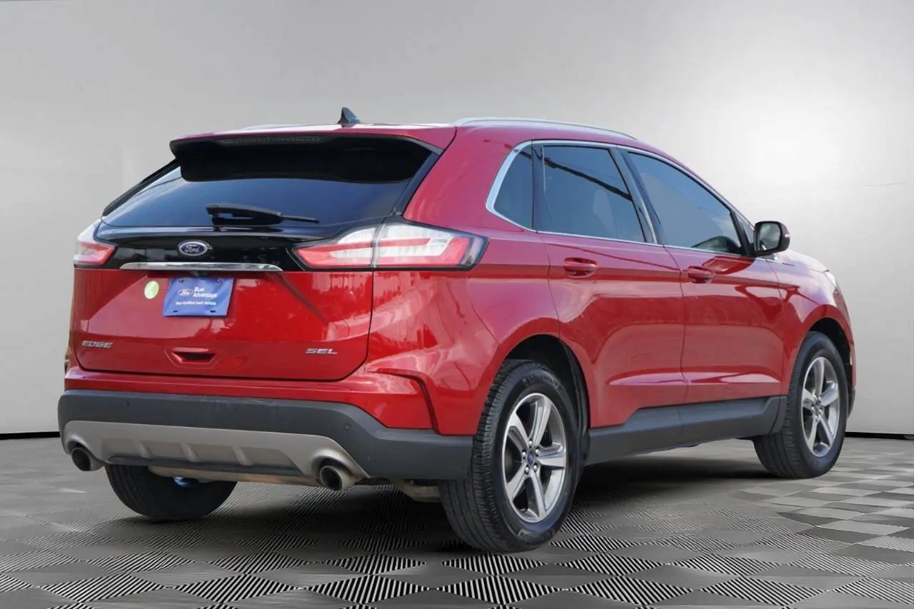 2020 Ford Edge SEL photo 5