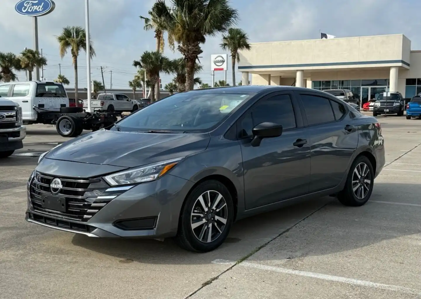 2025 Nissan Versa 1.6 S CVT's photo
