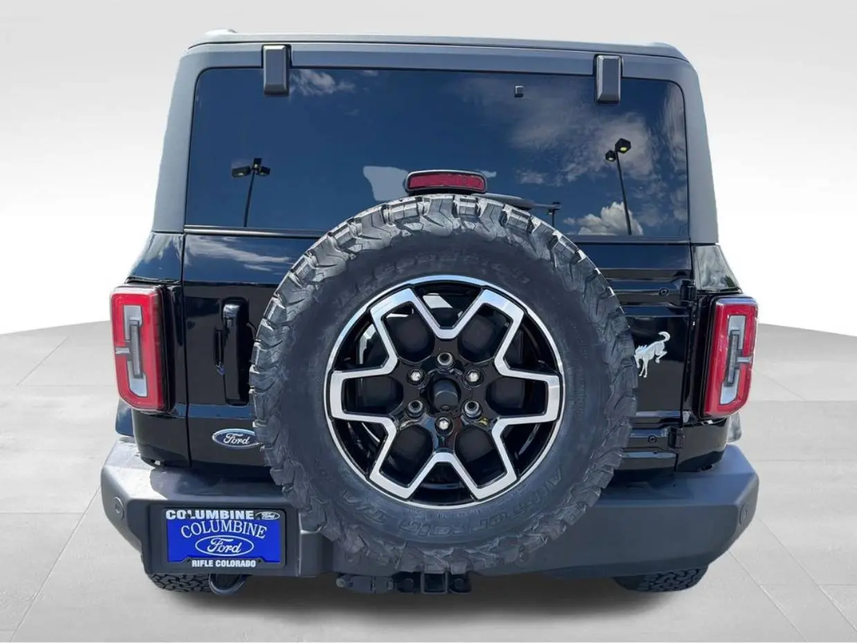 2023 Ford Bronco Outer Banks 4x4 photo 3