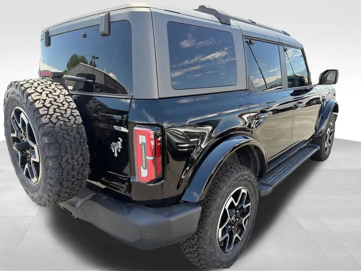 2023 Ford Bronco Outer Banks 4x4 photo 5