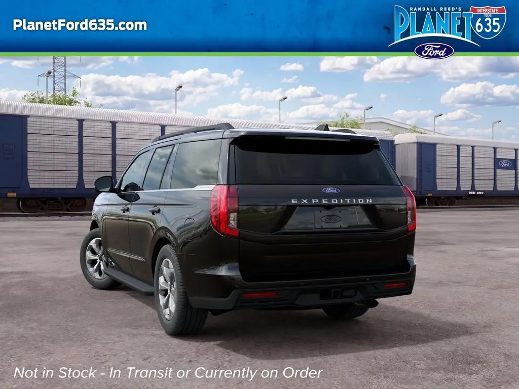 2027 Ford Expedition Active photo 4