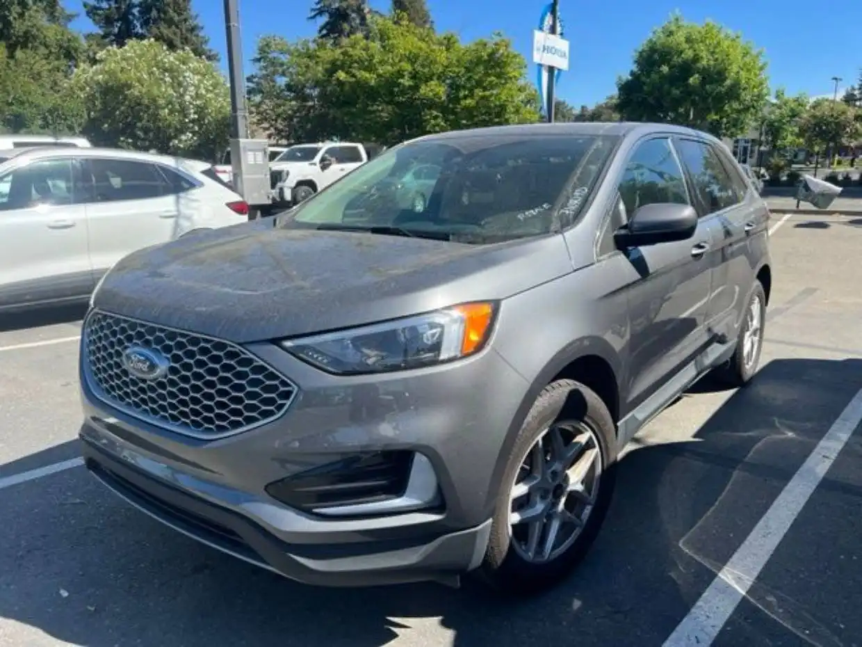 2024 Ford Edge SEL AWD's photo