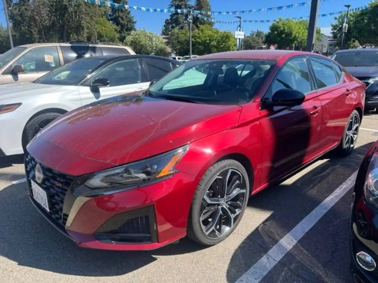 2024 Nissan Altima 2.5 SR's photo