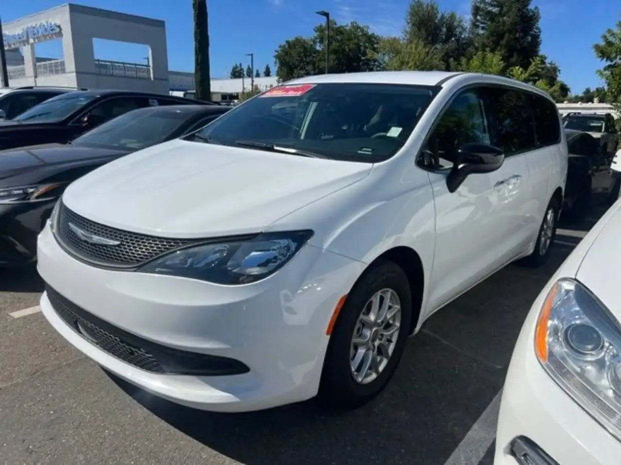 2024 Chrysler Voyager LX's photo