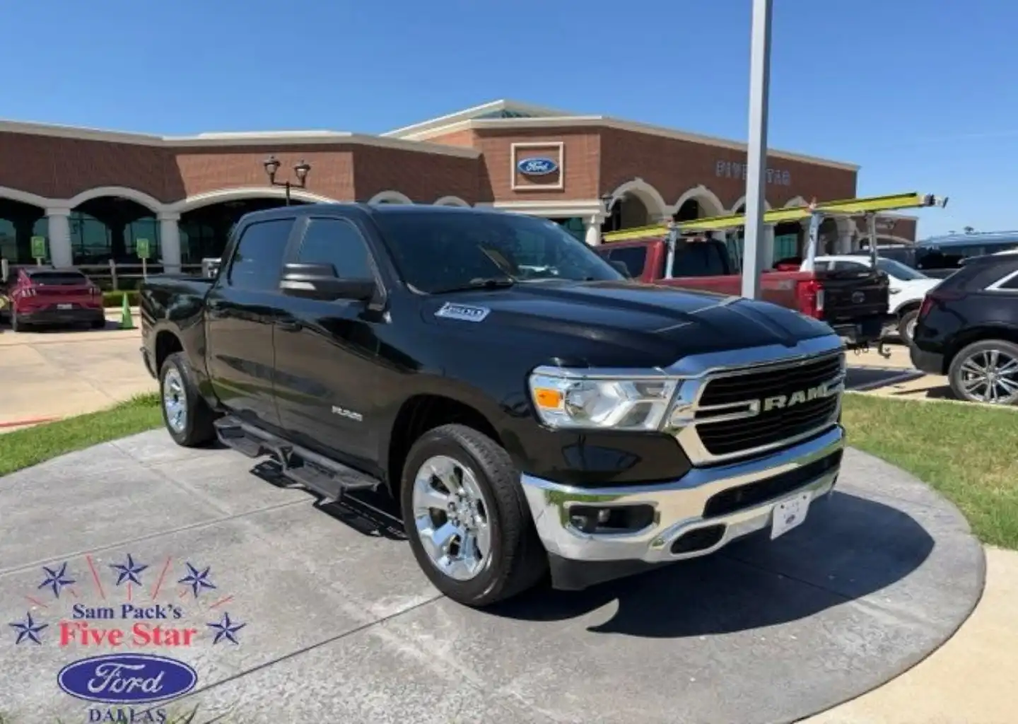 2021 RAM 1500 Big Horn/Lone Star 4x4 Crew Cab 5'7's photo
