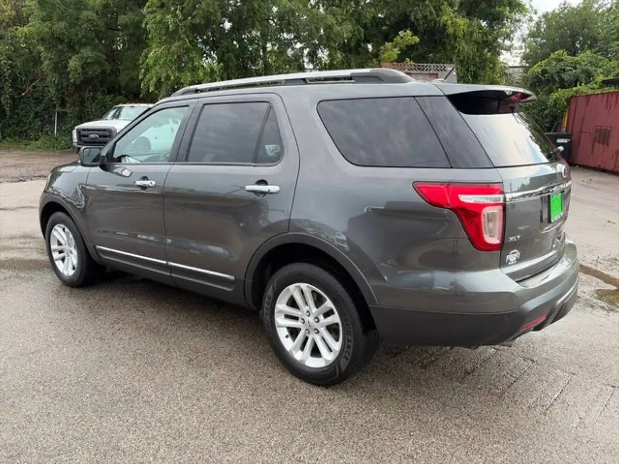 2015 Ford Explorer XLT 4x4 photo 3