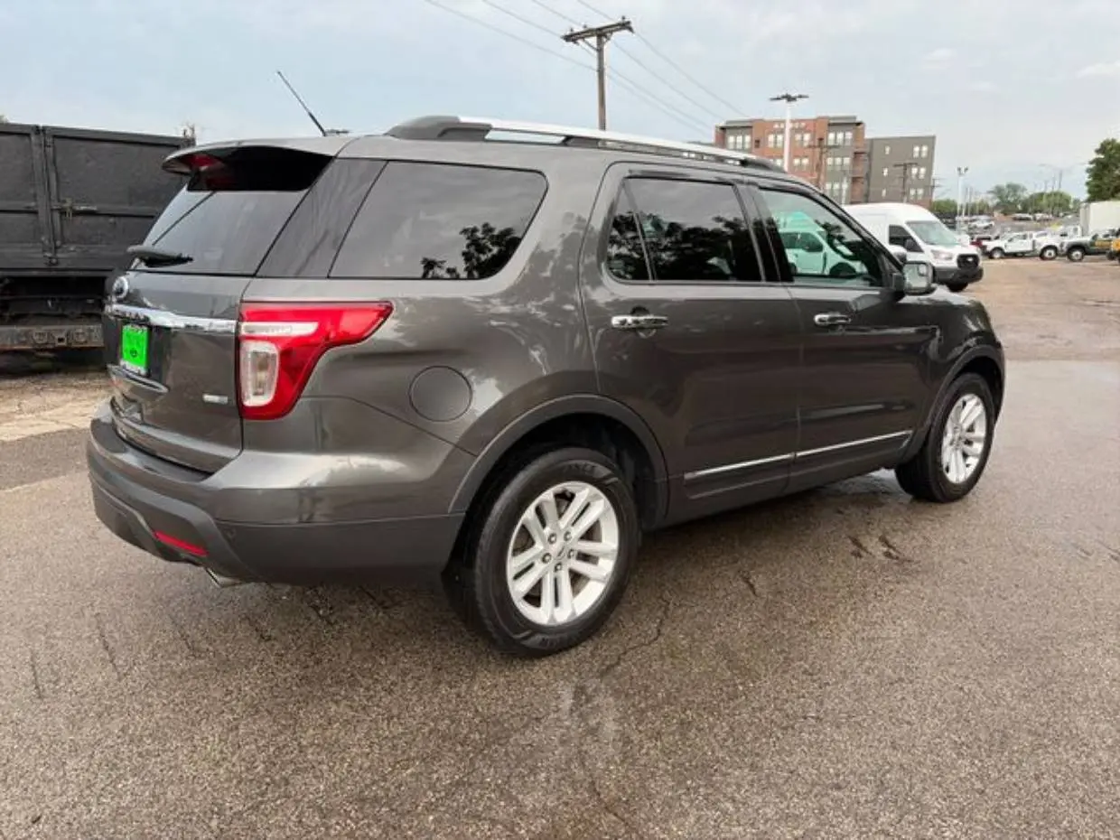 2015 Ford Explorer XLT 4x4 photo 5