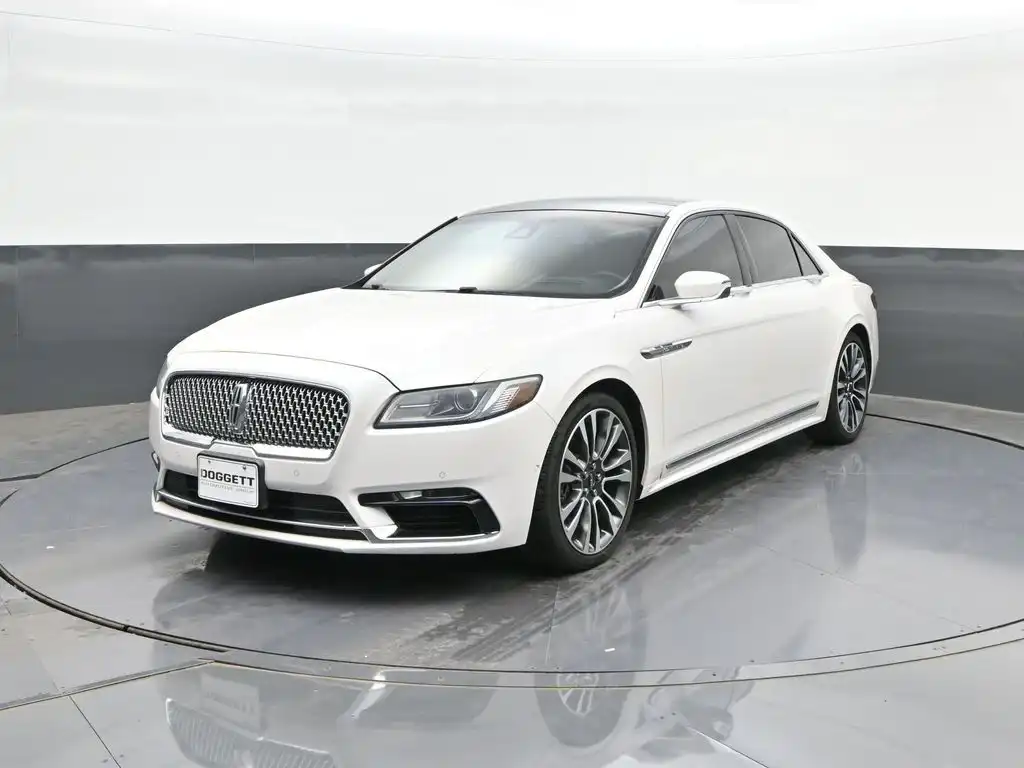 2017 Lincoln Continental Reserve FWD's photo