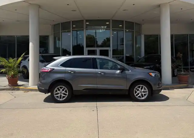 2023 Ford Edge SEL AWD's photo
