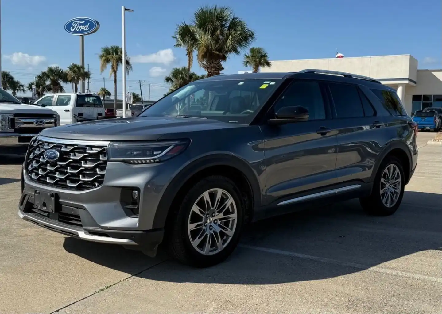 2025 Ford Explorer Platinum (PL535)'s photo